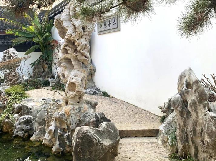 別墅庭院景觀置石，原石，山石，石頭放置有哪些方面技巧?